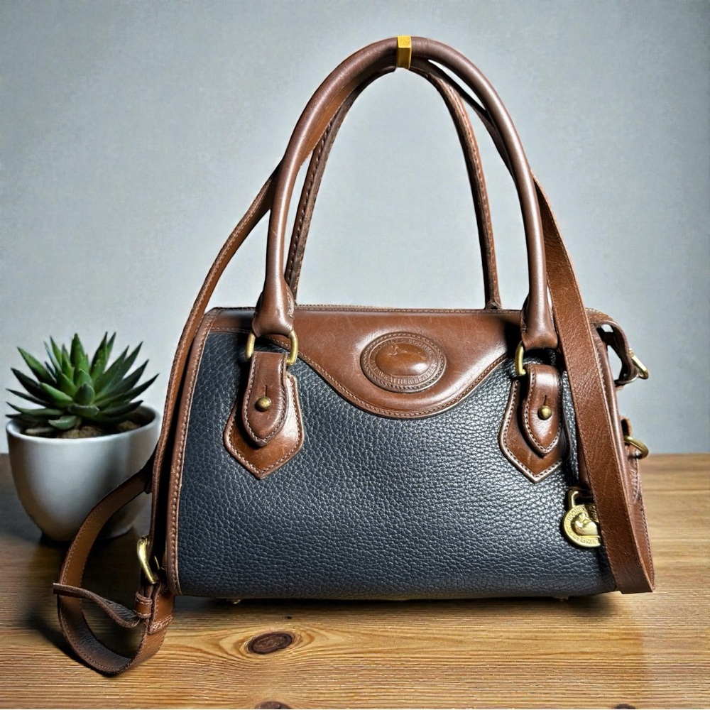 Vintage Dooney & Bourke A6 All Weather Medium Blue Purse 
SIZE: M